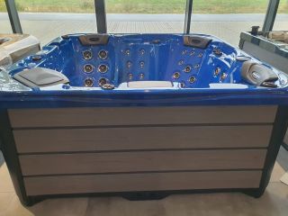 Nově máme v nabídce vířivku Spring v barvě mramorově modrá se šedou bočnicí vystavený model. 👏💦👏💦👏💦👏 Vířivka byla...